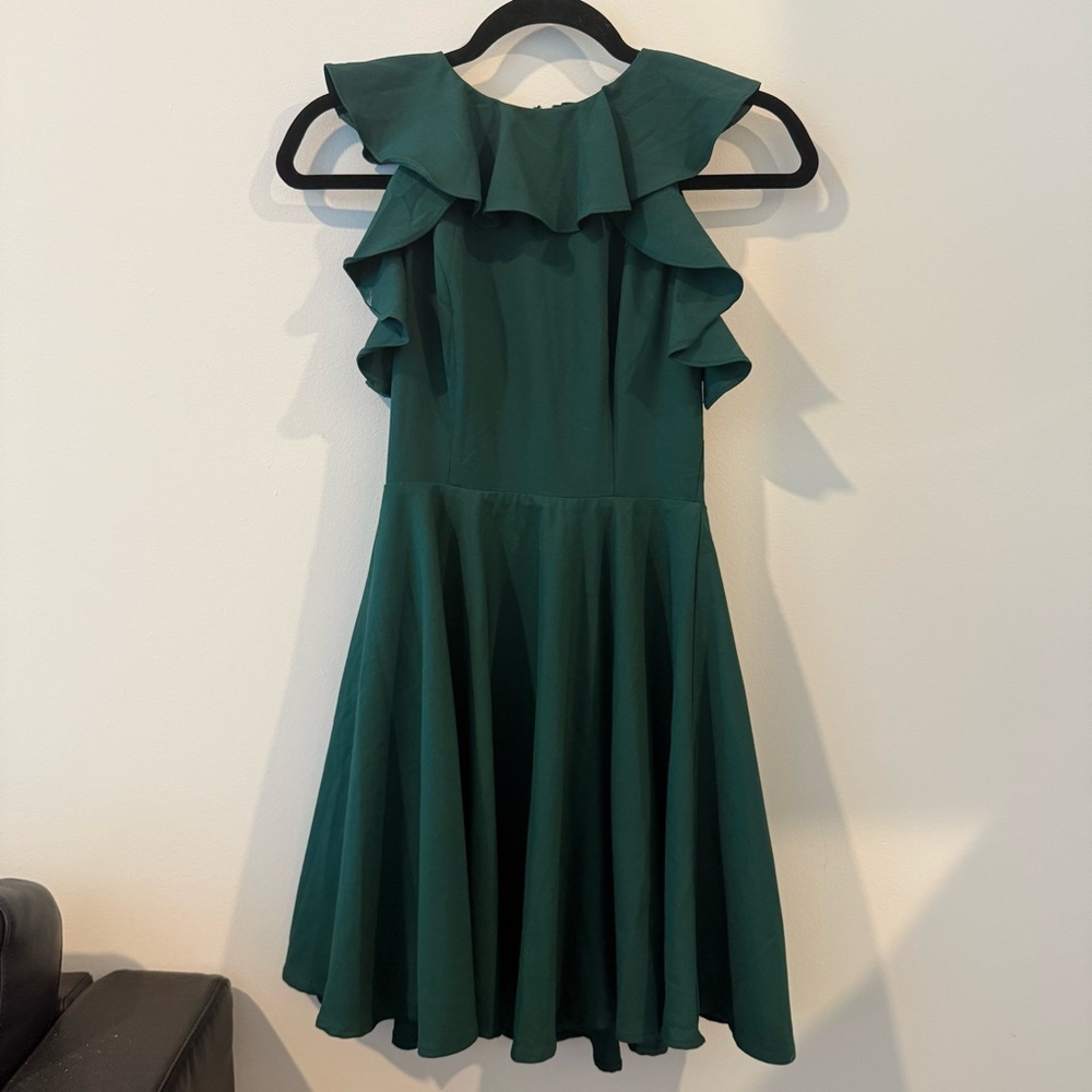 Altar’d State green flutter sleeve dress
Size XS